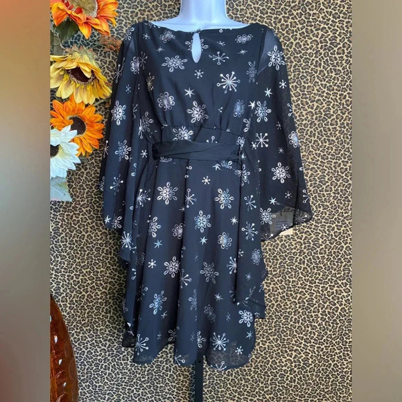 🦋B2G1🦋UNIQUE VINTAGE SMAK PARLOUR Black & Silver Snowflake Batwing Dress… - Picture 2 of 13